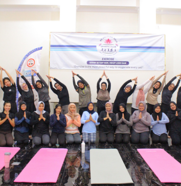 Rumah Sakit Onkologi Solo Gelar Hatha Yoga untuk Tingkatkan Kebugaran dan Kesehatan Mental Karyawan